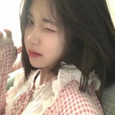 男生女生向前冲